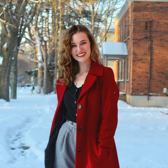 Meet your Posher, Michaela - Picture 2 of 3